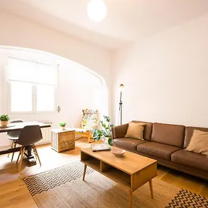 Casa Playa Zurriola-aviso-obras En La Fachada Del Patio Hasta Mayo O Junio-no Ha Habido Quejas Por El Ruido-precio Bajo- House Playa Zurriola-warning-works On The Facade Of The Patio Until Or June-there Have Been No Noise Complaints- Price San Sebastian